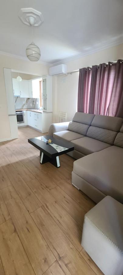 Brand New Apartment จีโรคาสเตอร์ ภายนอก รูปภาพ