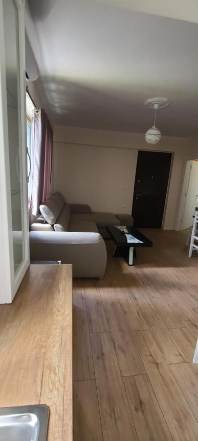 Brand New Apartment จีโรคาสเตอร์ ภายนอก รูปภาพ